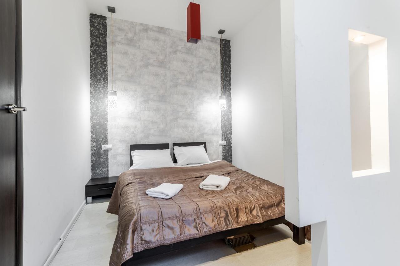 Black And Red Squares Apartment Lviv Buitenkant foto